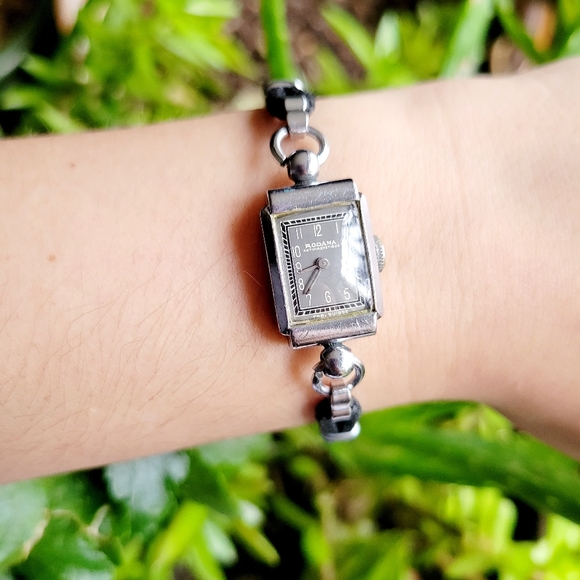 Vintage Swiss Rodana Antimagnetic Classic Dainty Leather Watch - Picture 7 of 12